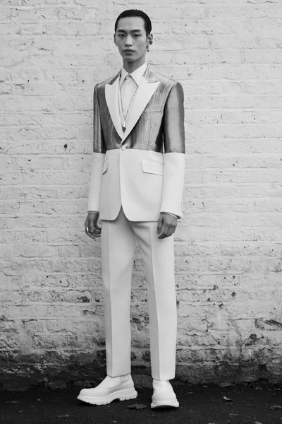 Look 25